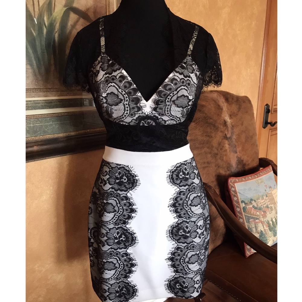 Bebé Lace Top cocktail dress